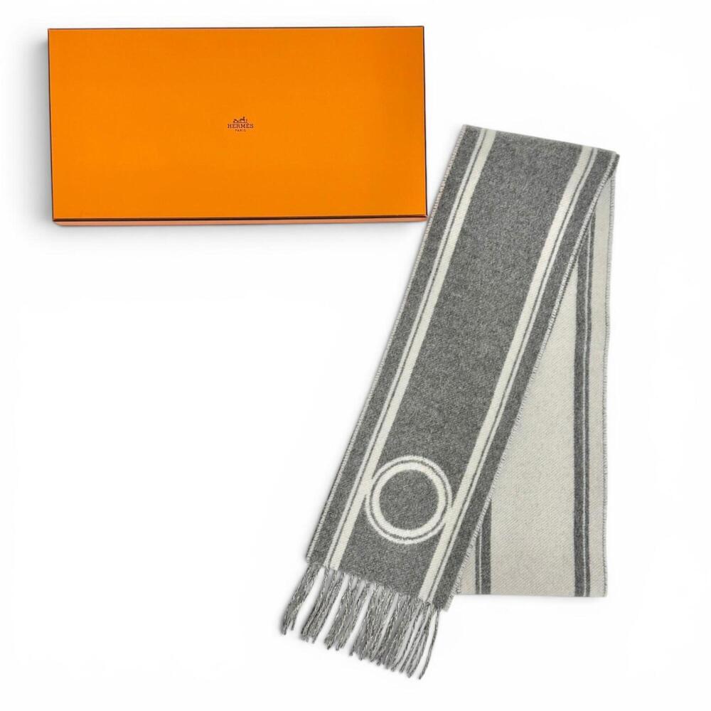 HERMES Gray Scarf - Picture 2 of 9